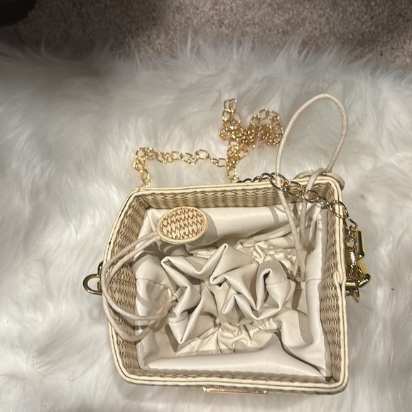 Brown woven bag with leather drawstring pouch - Picture 2 of 3